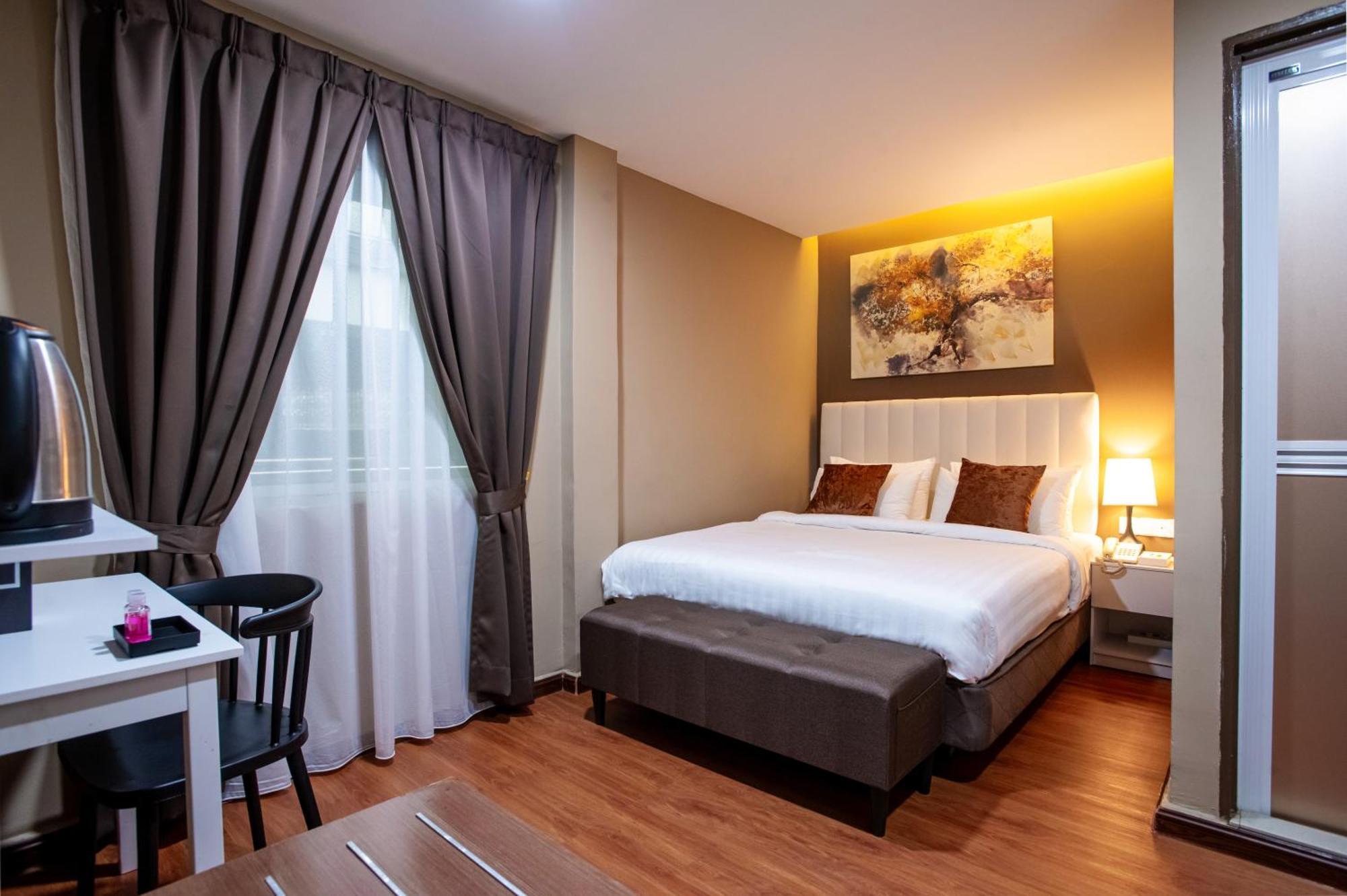 Deluxe Queen Room